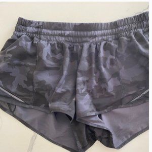 lululemon 2.5' hotty hot shorts